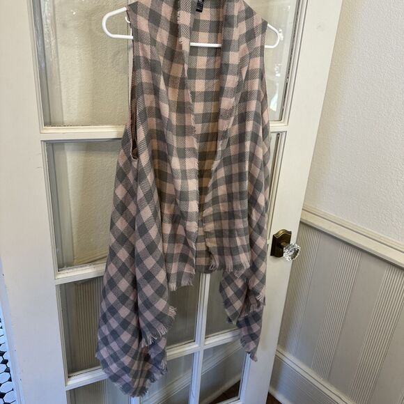 Buffalo Plaid Sleeveless Open Front Cardigan Asymmetrical Hem One Size Pink Grey - Picture 3 of 9
